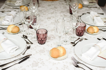 Tablecloths and cutlery of a very elegant restaurant.