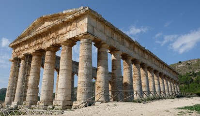 Obraz premium Segesta, Province of Trapani, Sicily. Segesta is one of the best preserved and beautiful of all the Greek archaeological sites in the Mediterranean. This is a Doric temple, built before 430 BC.