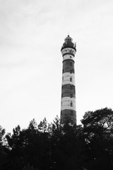 Obraz premium Tall lighthouse black and white background