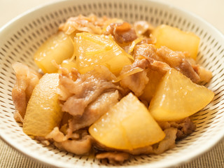 豚ばら肉と大根の煮物
