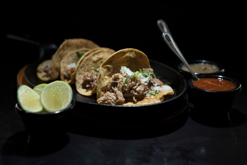Tacos de cabeza de res