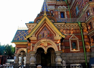 Obraz premium entrance under the arch to the Cathedral of the Savior on blood in SaNet-Petersburg