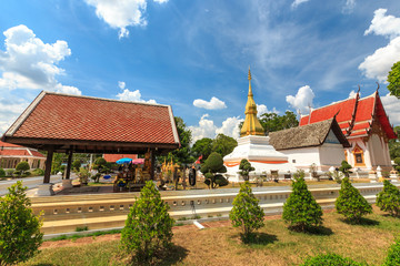 Obraz premium Golden pagoda in Phra That Kham Kaen, Khon Kaen, Thailand