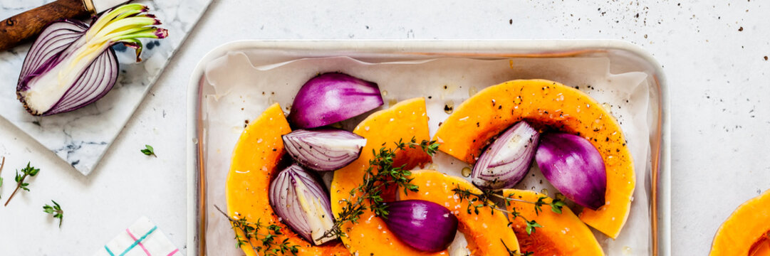 Squash Slices with Red Onions to Roast