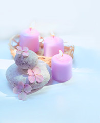 Obraz na płótnie Canvas candles, flowers hydrangea, spa stones. Spa therapy composition. Ritual for relaxation, meditation. close up. shallow depth, soft selective focus