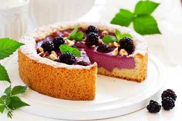 Blueberry cheesecake without baking, with blueberries and blackberries.