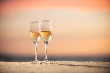 夕焼けとワイングラス