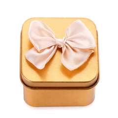 Obraz na płótnie Canvas Single gold gift box with bow isolated
