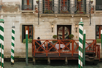 Fototapeta na wymiar Restaurante en Venecia