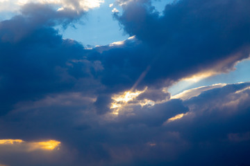 Obraz premium bright blue sky. heavy clouds and clouds before the rain. Natural background