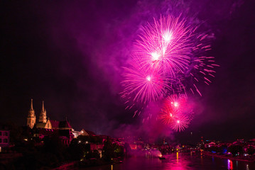 Feuerwerk auf dem Rhein in Basel zum Schweizer Nationalfeiertag am 1. August