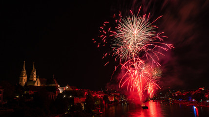 Feuerwerk auf dem Rhein in Basel zum Schweizer Nationalfeiertag am 1. August