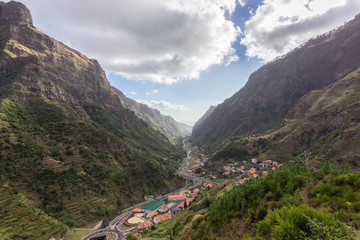 Fototapeta na wymiar Views from Miradouro da Encumeada in Madeira (Portugal)