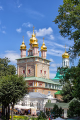 Fototapeta na wymiar SERGIEV POSAD, RUSSIA: Gateway Church of the Nativity of St John the Baptist. The Holy Trinity-St. Sergius Lavra, Sergiev Posad, Russia