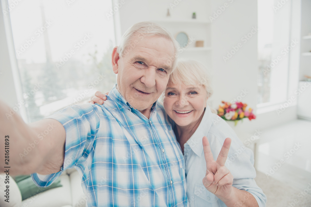 Sticker Self-portrait of two nice attractive cheerful cheery positive people life partners embracing showing v-sign lifestyle in light white interior house