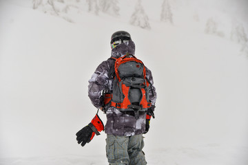 Fototapeta na wymiar snowboarder in mountains