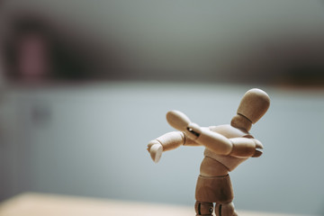 Mannequin en bois pour apprendre à dessiner le corps humain	