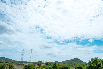 Obraz premium White clouds and blue sky with mountain of beautiful view landscape use for advertisement , background and wallpaper