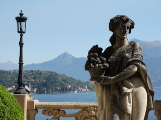 Obraz premium Statue in the villa del balbianello