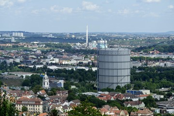 Panorama-Ansicht von Stuttgart mit den Stadtteilen Gaisburg mit der Gaisburger Kirche und dem...