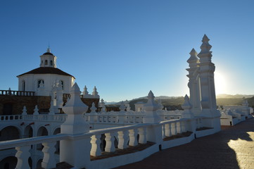 Fototapeta premium Sunset on a Prestigious Bolivian white Palace in Sucre