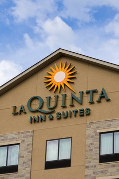 La Quinta Inn And Suites Exterior And Logo