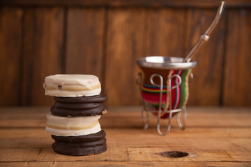 The alfajores are Argentine chocolate cakes and dcaramel