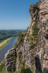 Aussicht von der Basteibrücke auf die Elbe im Elbsandsteingebirge
