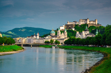 Fototapeta premium Salzburg, centrum starego miasta, twierdza Hohensalzburg, Austria, Salzburg
