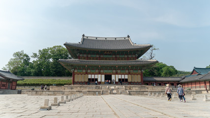 Fototapeta premium The appearance of a Korean traditional palace with the beauty of Korea