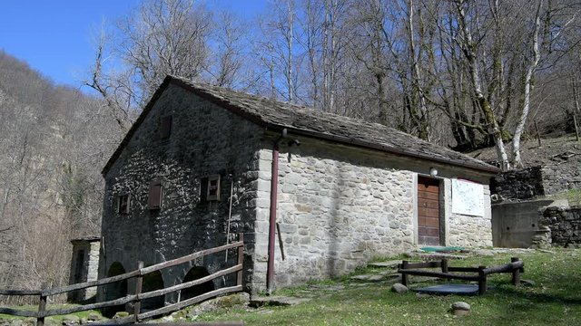 Antico Mulino in pietra Parco Nazionale Appennino Tosco Emiliano