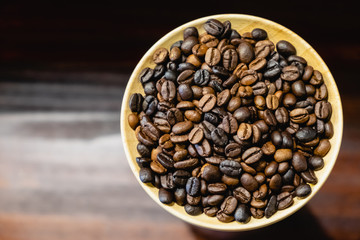 the coffee beans in wooden dish