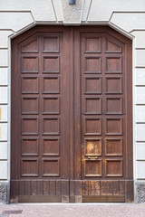 Obraz na płótnie Canvas porta di legno noce ingresso abitazione italia