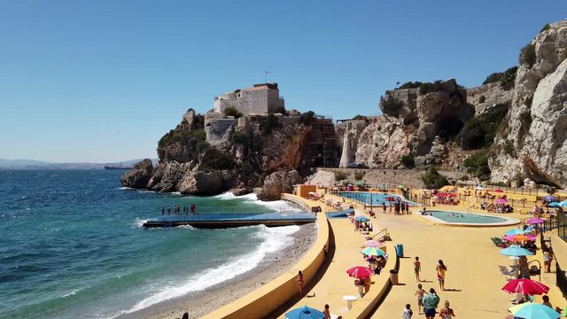 Gibraltar Bade Strand am Ufer