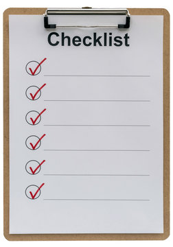 Leere und abgehakte Checkliste vor wei&szlig;em Hintergrund als Vorlage