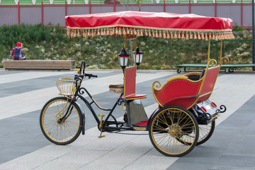 Fototapeta na wymiar brightly decorated tricycle on the city street