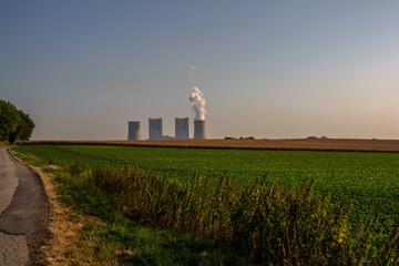 Fototapeta na wymiar Kraftwerk Stromgewinnung