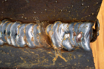 The fillet weld is placed using the MAG method. Errors in steel connections using arc welding.
