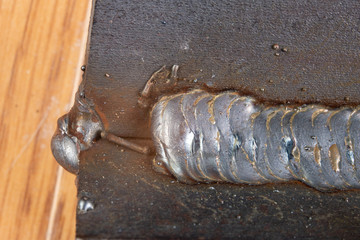 The fillet weld is placed using the MAG method. Errors in steel connections using arc welding.