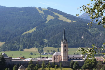city hall at the foot of the mountain