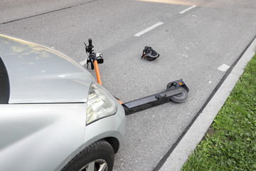 E-Scooter Verkehrsunfall frontal mit einem Auto