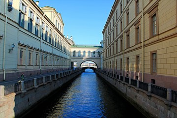 Fototapeta na wymiar water channel flowing into the Neva river through the arch in St. Petersburg