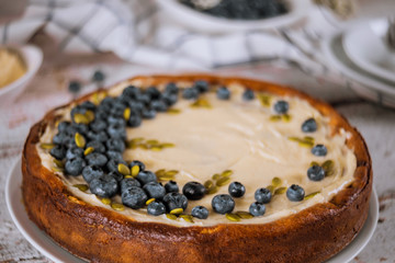 Cheesecake with blueberry, pumpkin seeds and cream