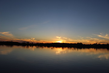 Obraz premium sunset over lake