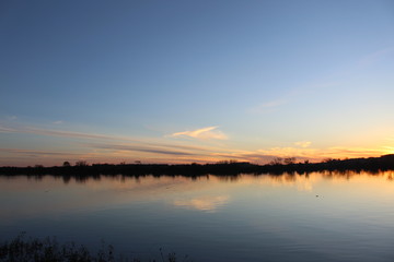 Obraz premium sunset over lake