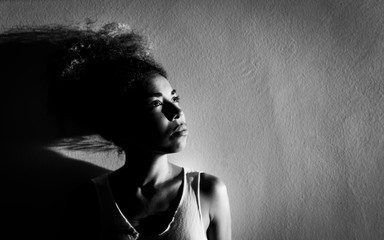 Sous le regard en noir et blanc 