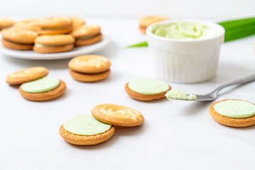 cookies with pandan cream