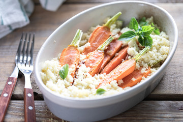 Young carrots baked with Pravanese herbs. couscous Sour cream, yogurt or fresh cream.