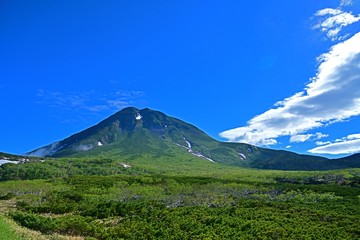 Fototapeta premium 知床峠から見た羅臼岳の情景＠北海道