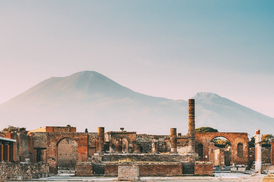 Pompeii, Italy. Temple Of Jupiter Or Capitolium Or Temple Of Capitoline Triad On Background Of Mount Vesuvius